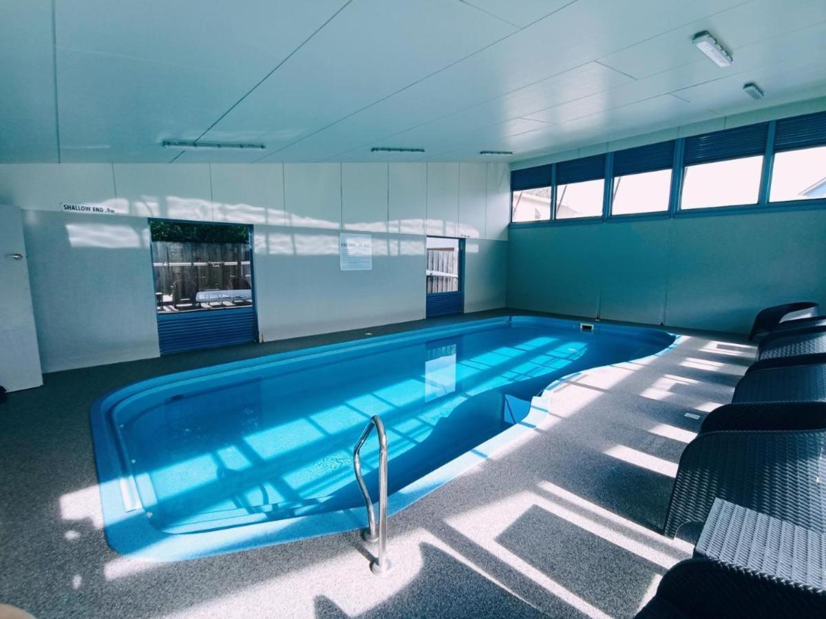 Captains Cove Resort - Waterfront Apartments Пейнсвил Екстериор снимка