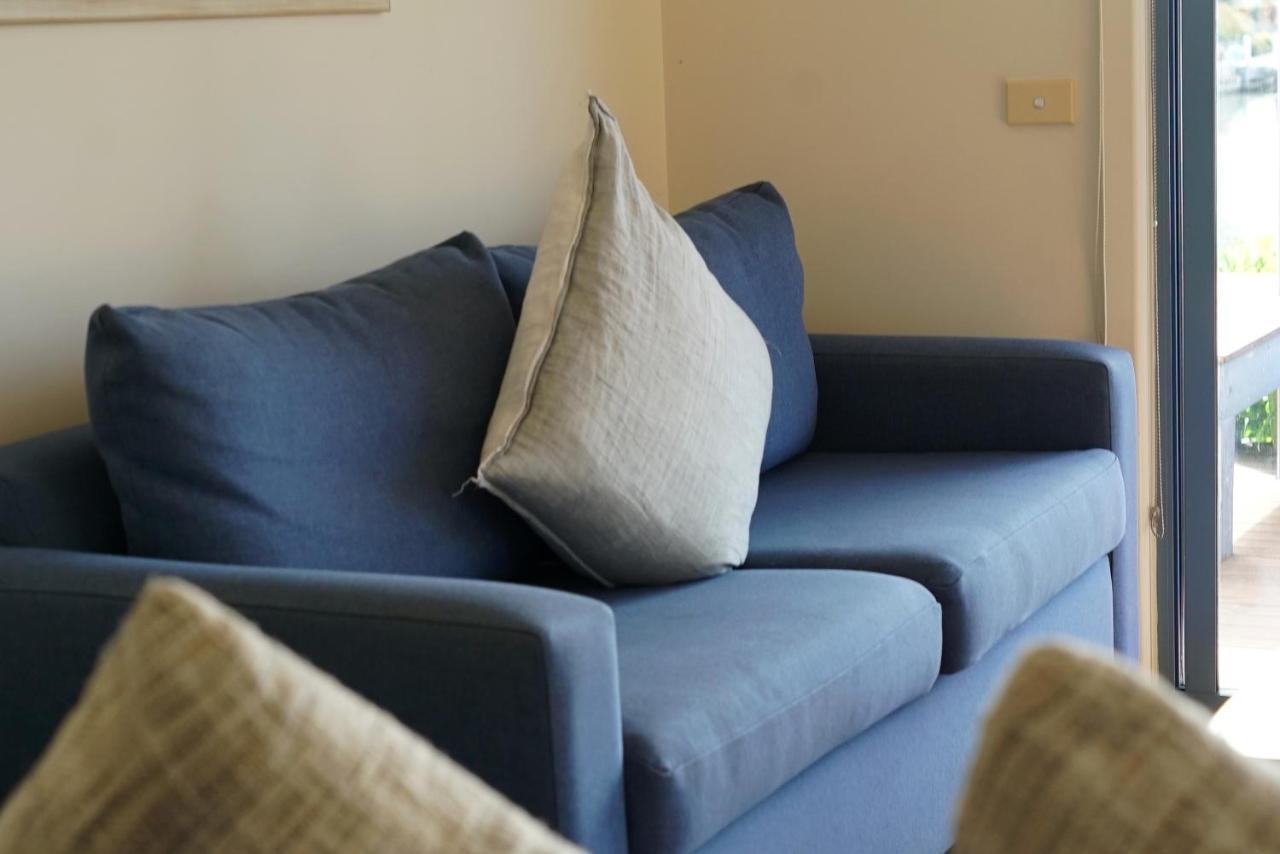 Captains Cove Resort - Waterfront Apartments Пейнсвил Екстериор снимка