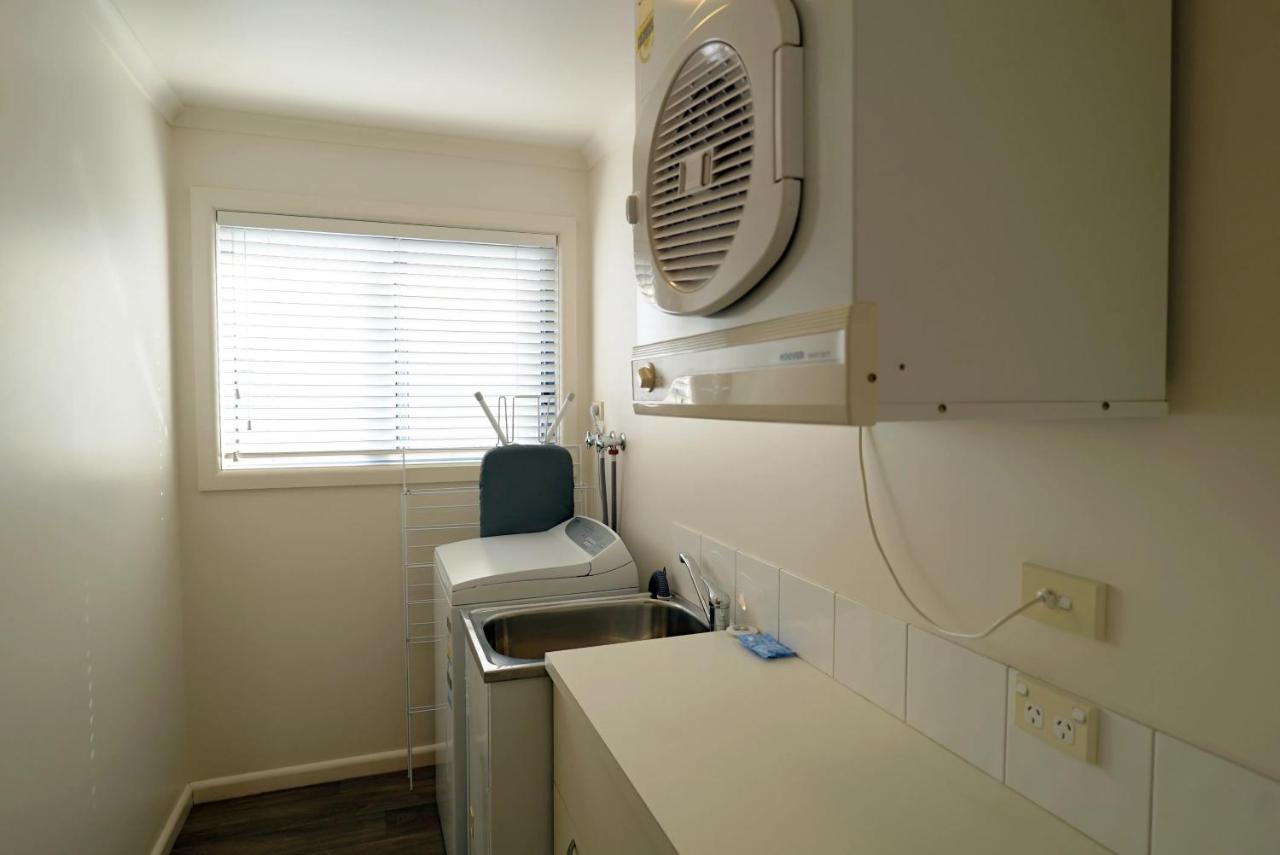 Captains Cove Resort - Waterfront Apartments Пейнсвил Екстериор снимка
